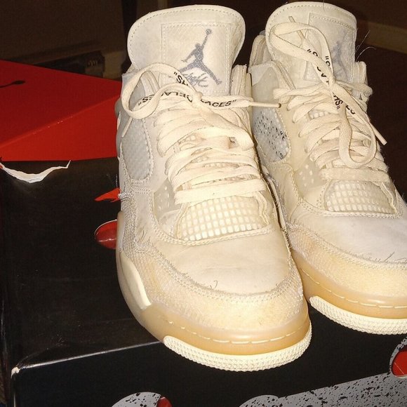 Size us 10.5- Jordan 4 SP x Off-White Mid Sail W